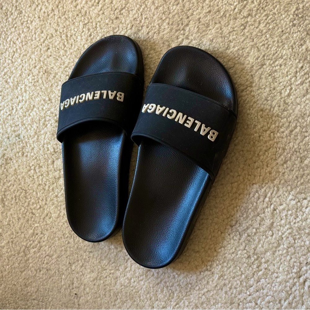 Balenciaga pool slide sandal in black/white